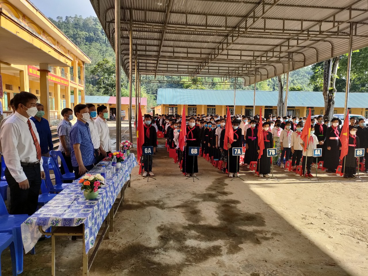 Đồng chí Giám đốc Sở dự lễ khai Giảng năm học mới và dự họp chi bộ các thôn Nà Tông, thôn Pác Củng, xã Yên Hoa huyện Na Hang