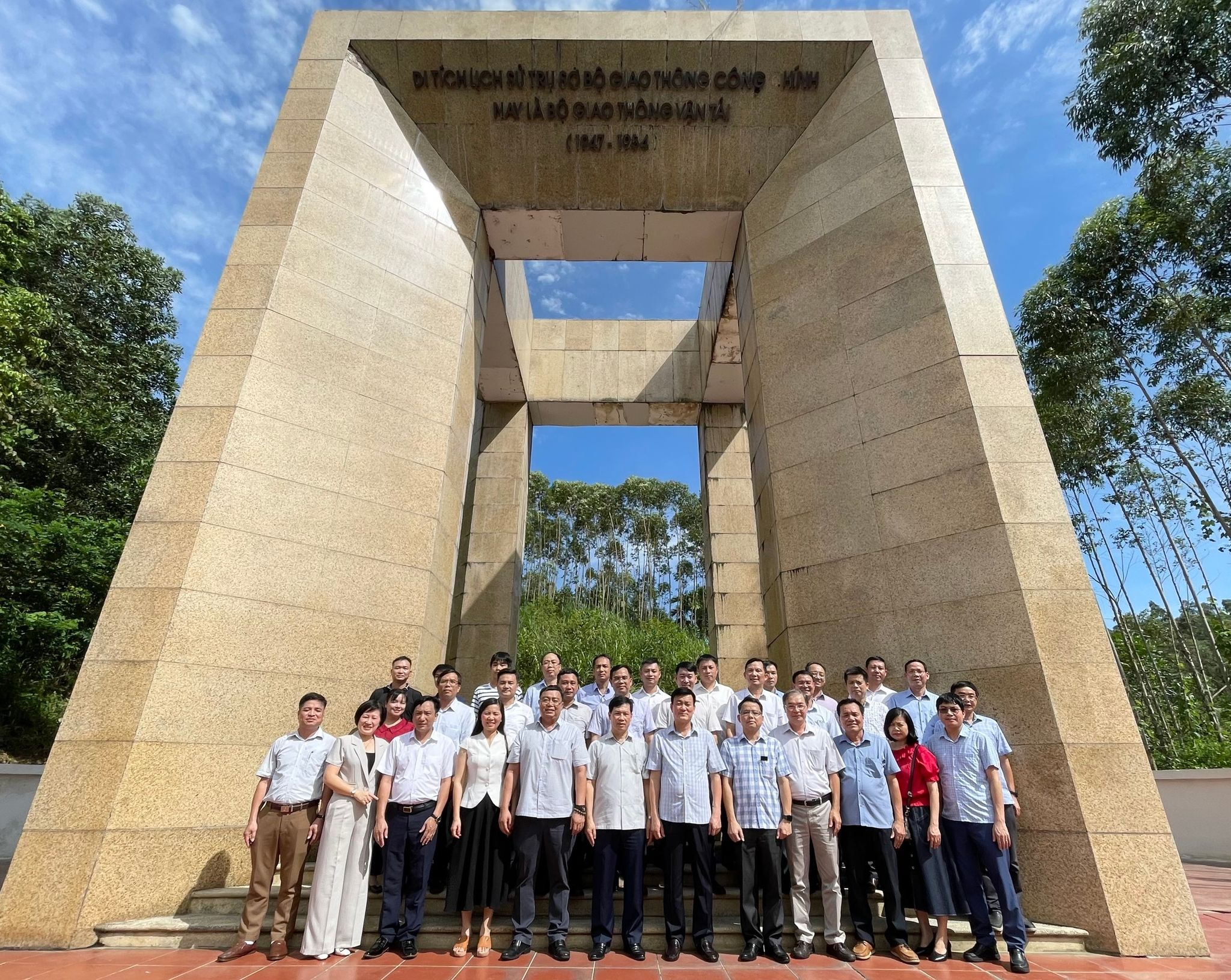 Đoàn công tác của Cục Đăng kiểm Việt Nam tổ chức hoạt động về nguồn  tại tỉnh Tuyên Quang